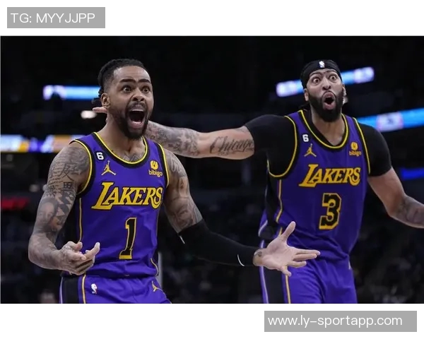 势如破竹的精彩瞬间弗拉格飞身大帽拉塞尔助攻浓眉空中暴扣