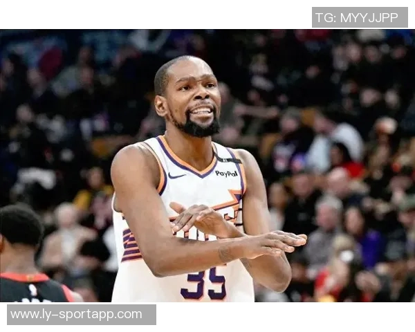 杜兰特坦言进攻表现不佳但坚信球队正在不断提升实力 杜兰特坦言进攻表现不佳但坚信球队正在不断提升实力