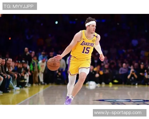 湖人训练场景曝光斯玛特紧逼八村里夫斯全力防守展现球队默契